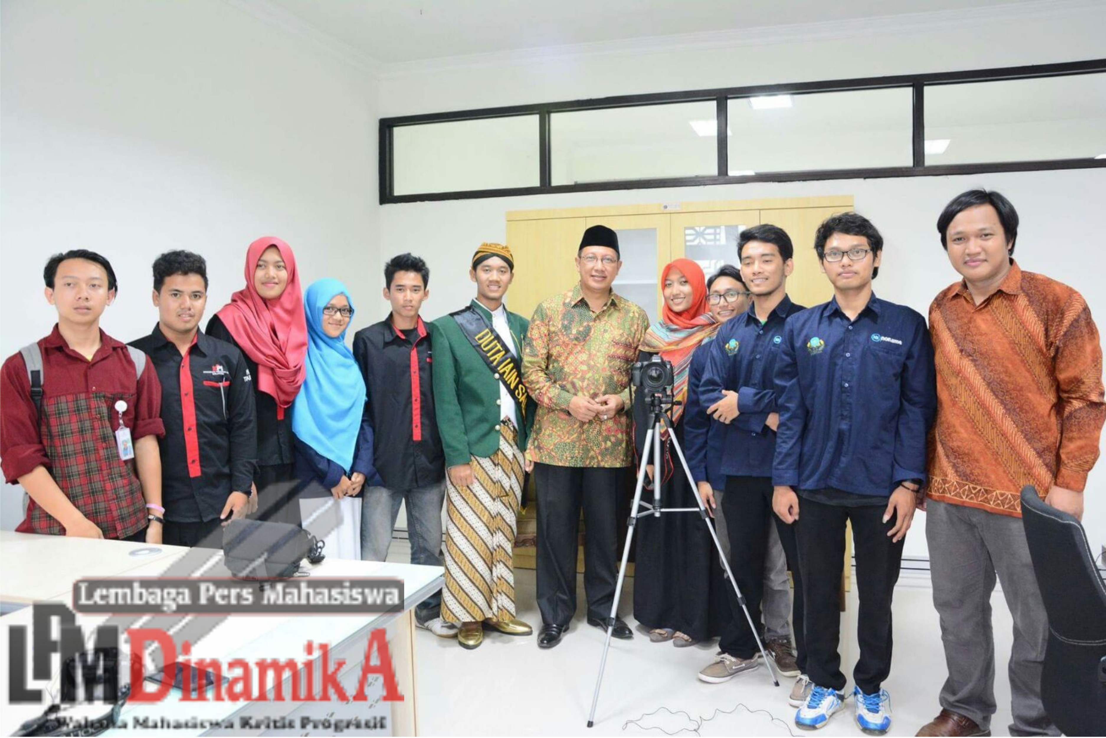 Pengambilan gambar setelah wawancara (Tengah: Menteri Agama, Paling kanan: Rifqi Aulia Erlangga). Sumber gambar: Hakim, KPI 2015.