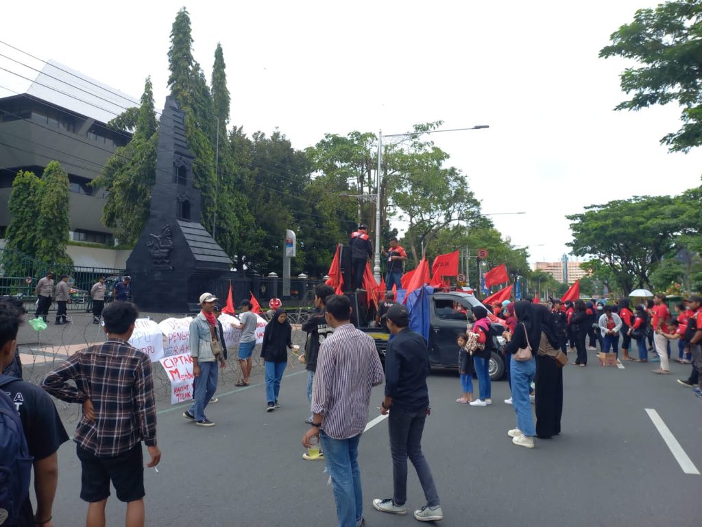 KASBI Adakan Aksi Demonstrasi Penolakan Perppu Cipta Kerja LPM DinamikA