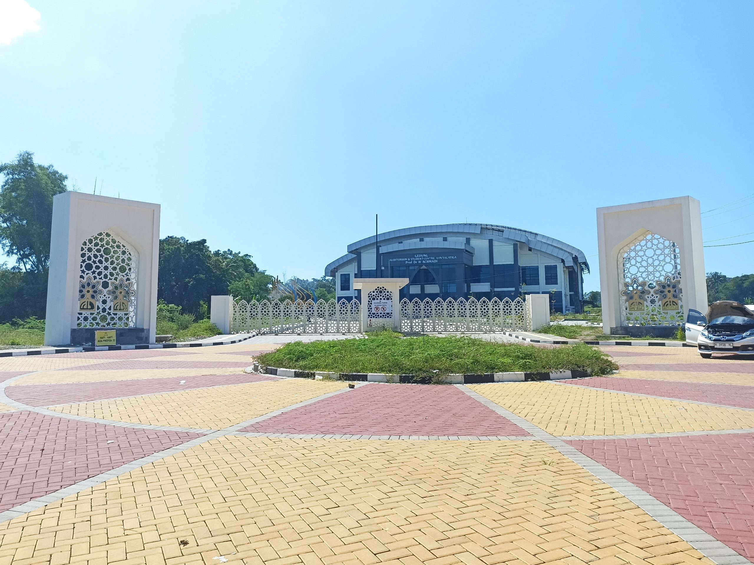 Gerbang Auditorium Sering Ditutup, Dibuka Untuk Siapa?