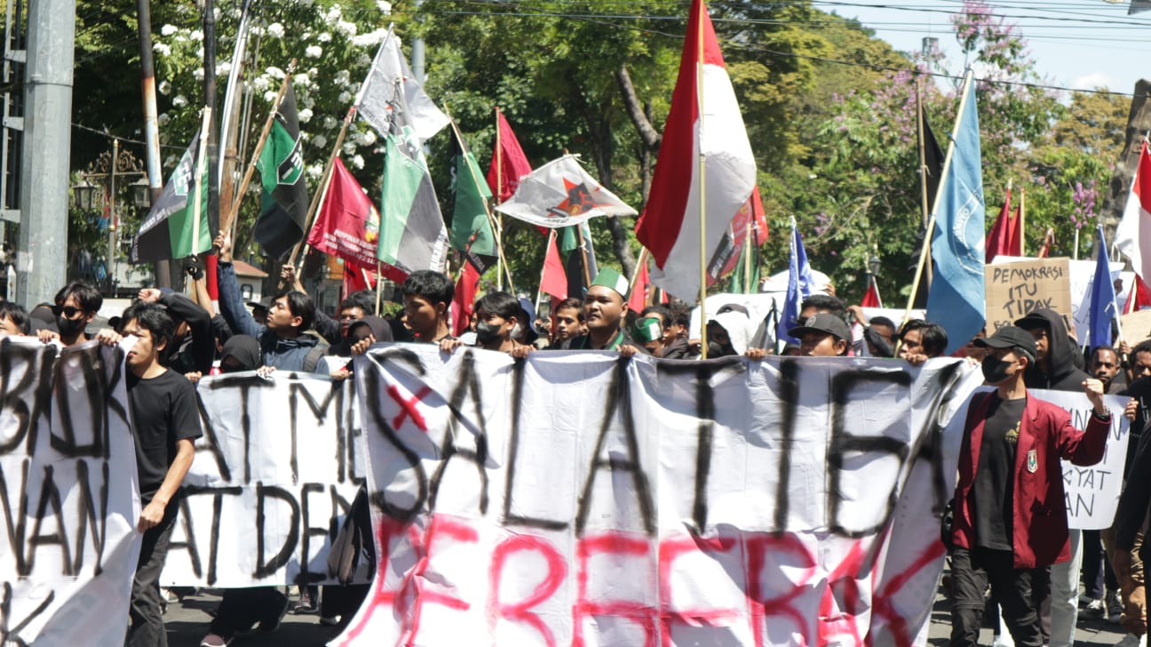 Aliansi Salatiga Bergerak Menang, Pihak DPRD Tandatangani Gugatan Massa Aksi