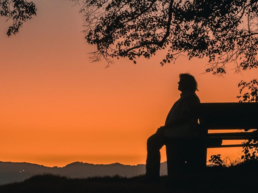 Puisi: Kaca yang Membara