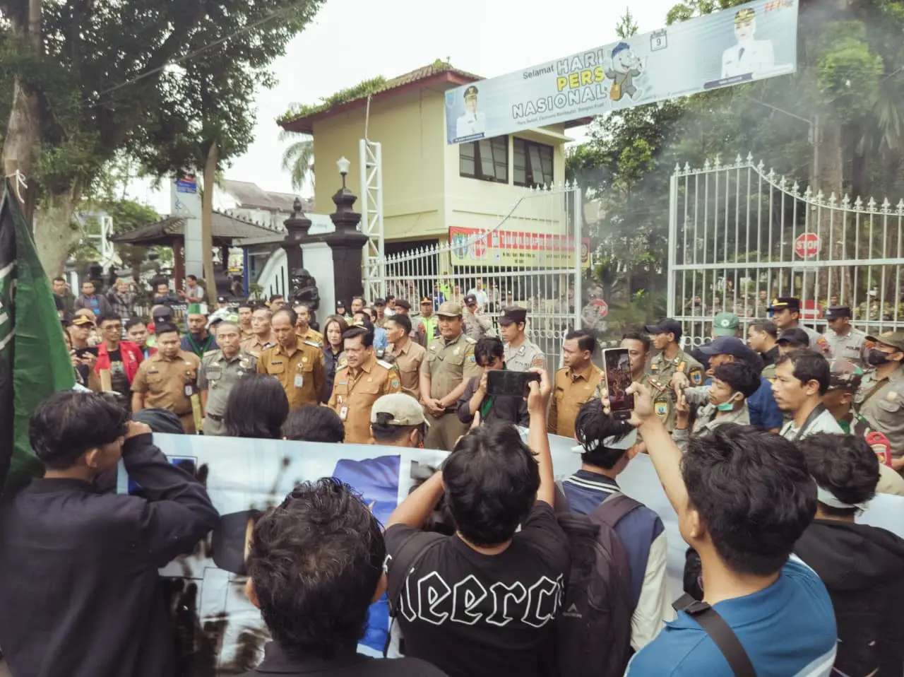 Ormek Salatiga Gelar Aksi Damai Evaluasi Kinerja Satu Tahun Robby-Nina