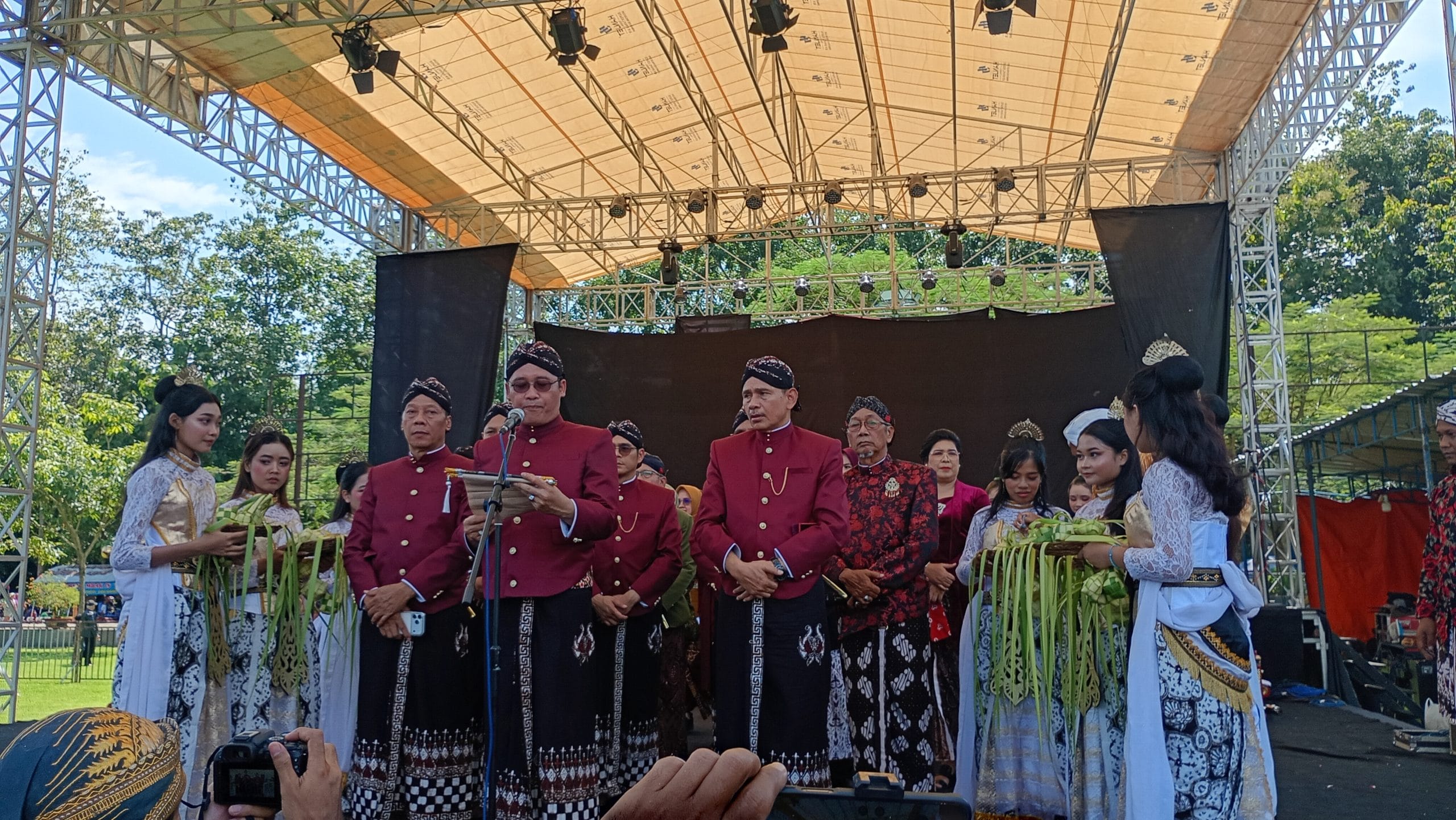 Grebeg Kupat Menjadi Simbol Meminta Maaf Saat Lebaran di Kabupaten Magelang